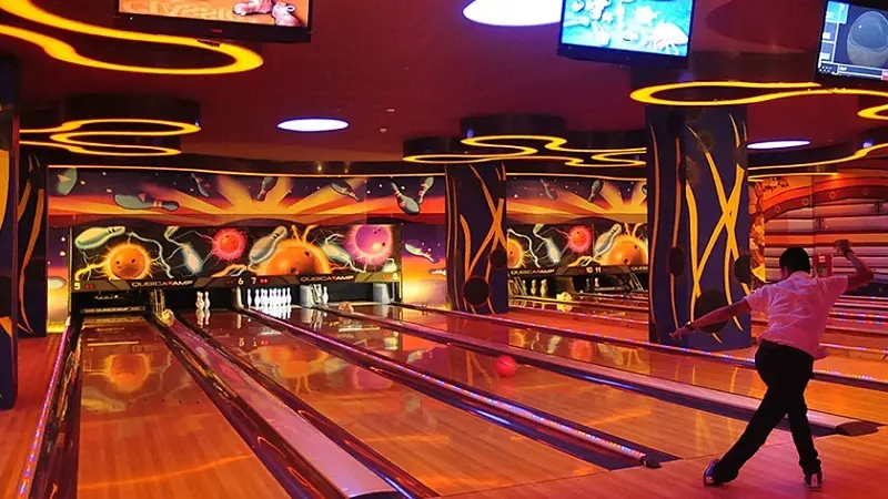 Khu Chơi Bowling Ở Royal City – Heroworld